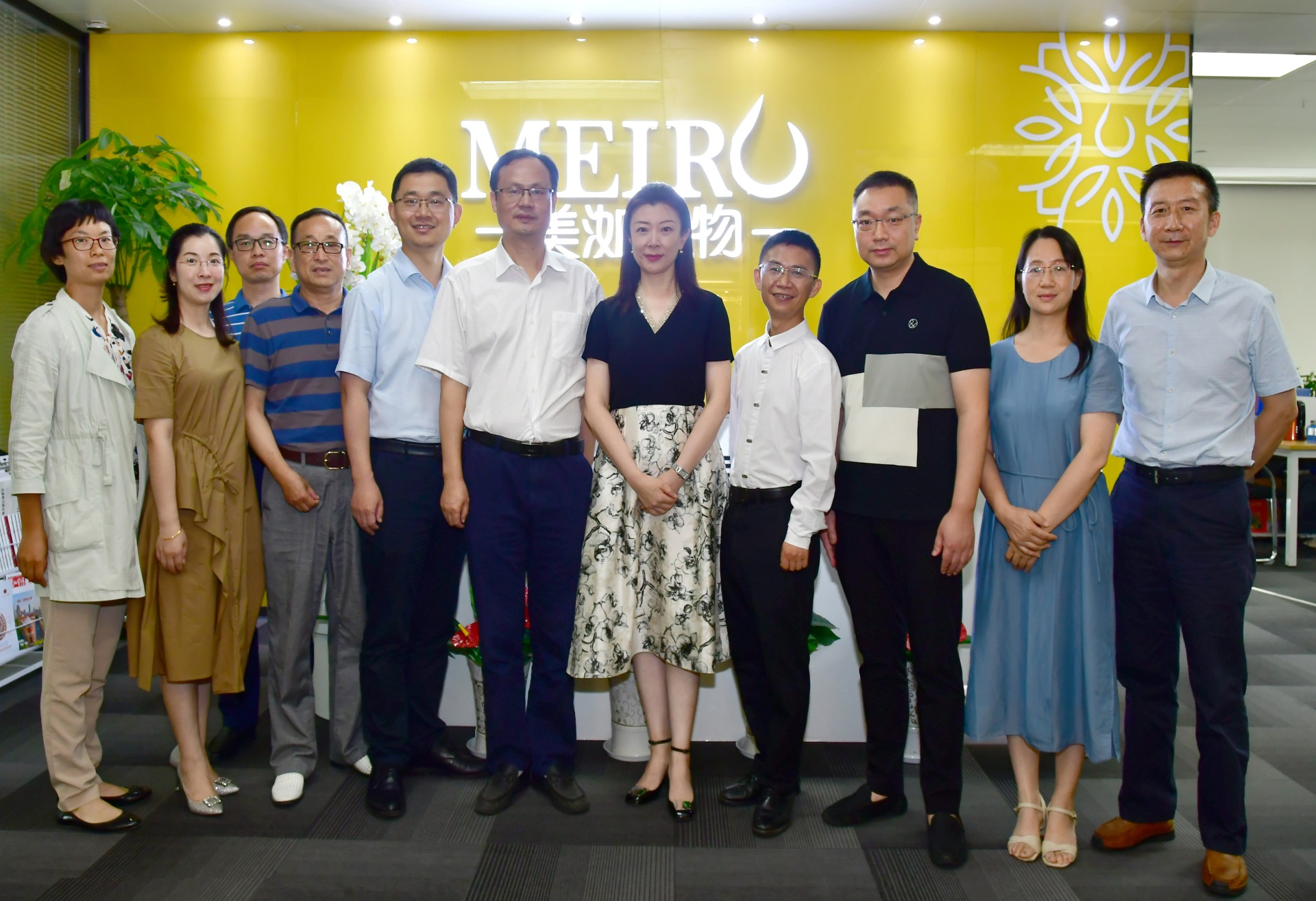 聚力同行，共贏未來(lái)。東信醫(yī)藥集團(tuán)與武漢輕工大學(xué)成功舉辦校企合作交...